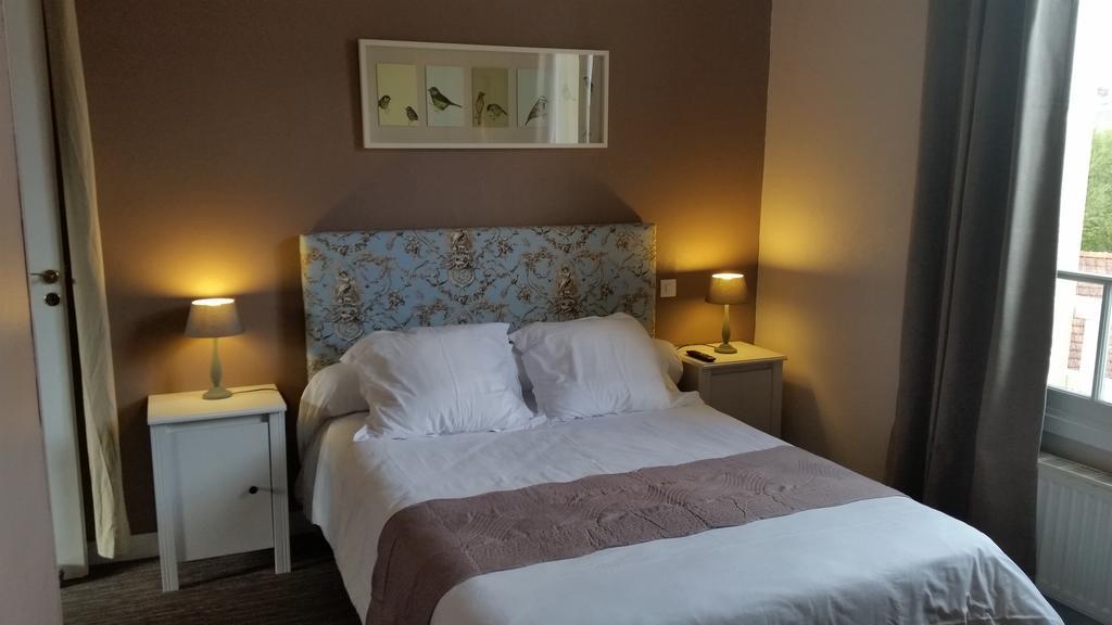 Aux Bles D'Or Hotel Pierrefonds Room photo