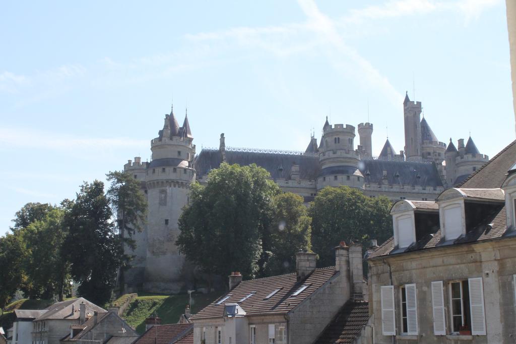 Aux Bles D'Or Hotel Pierrefonds Exterior photo